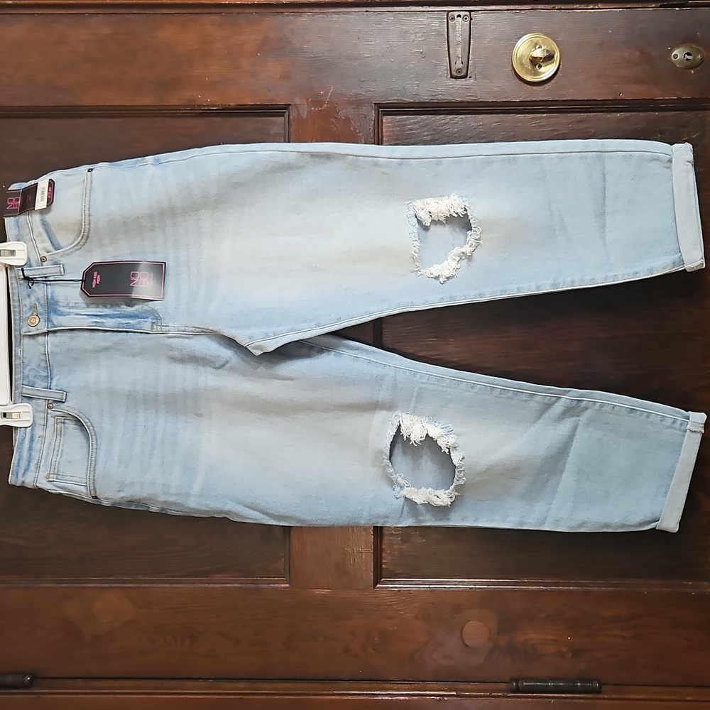 NWT NOBO Distressed High Rise Mom Capris - Size 15
